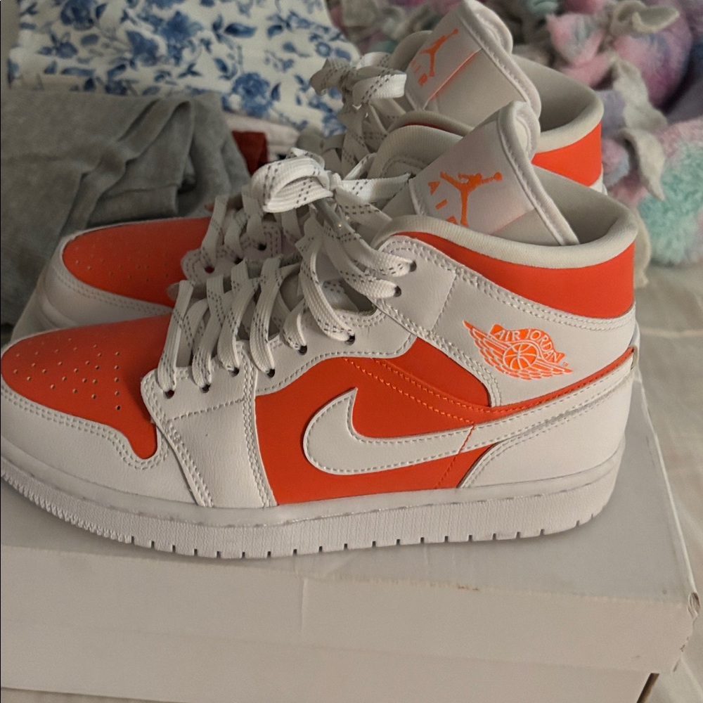 Jordan Air 1 Mid SE Bright Citrus and White - Picture 8 of 8